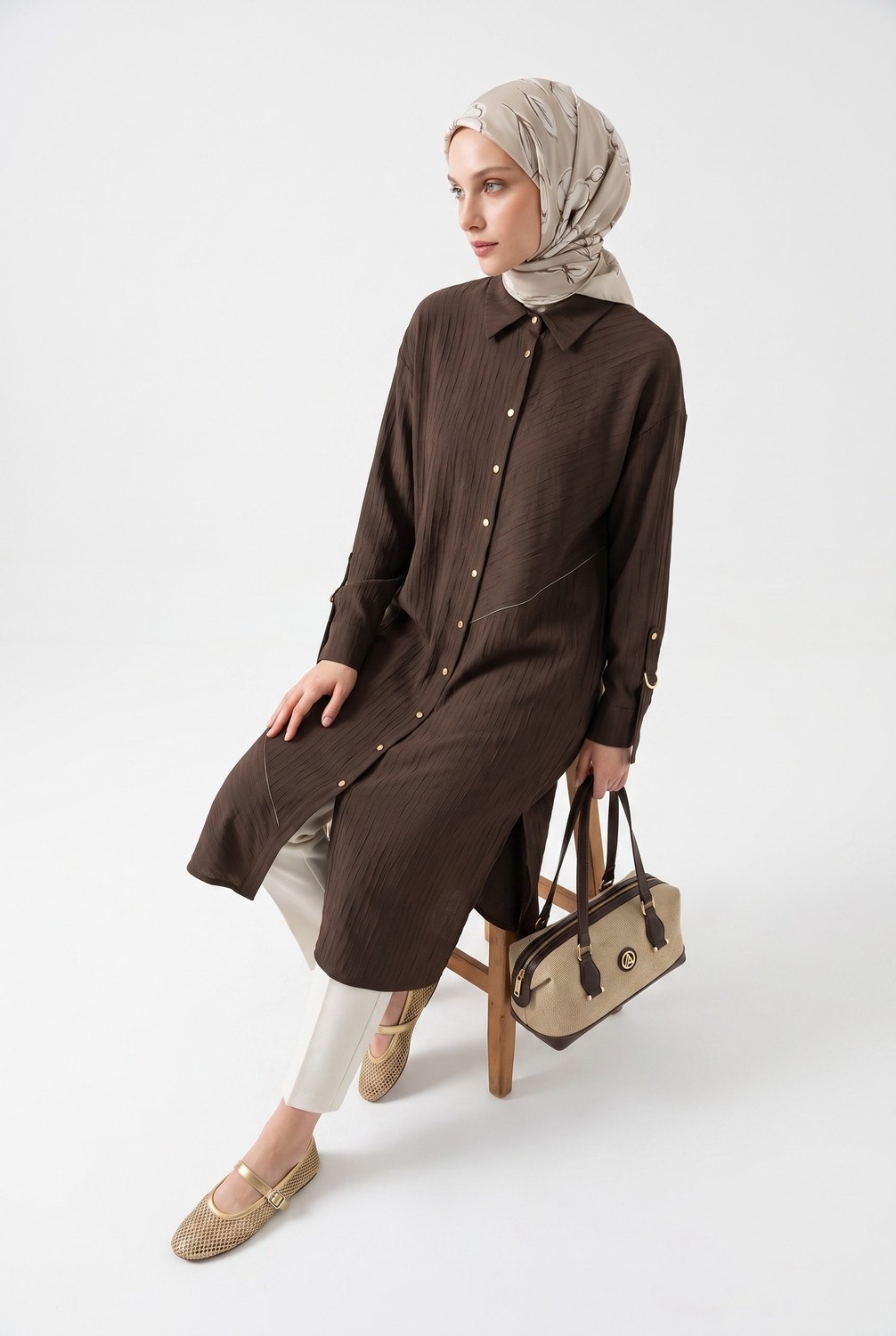 Armine Trend Doğal Kumaş Asimetrik Dikiş Detaylı Gömlek Yaka Tunik 118 cm Boy Kahverengi 26YT478 görsel 4