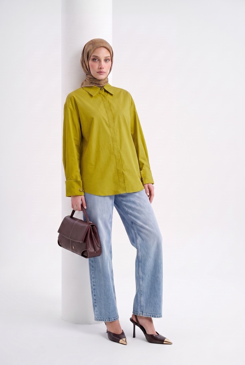 Armine Trend Doğal Kumaş Gizli Patlı Tam Boy Düğmeli Oversize Basic Gömlek Yağ Yeşili 26YT304 görsel 3