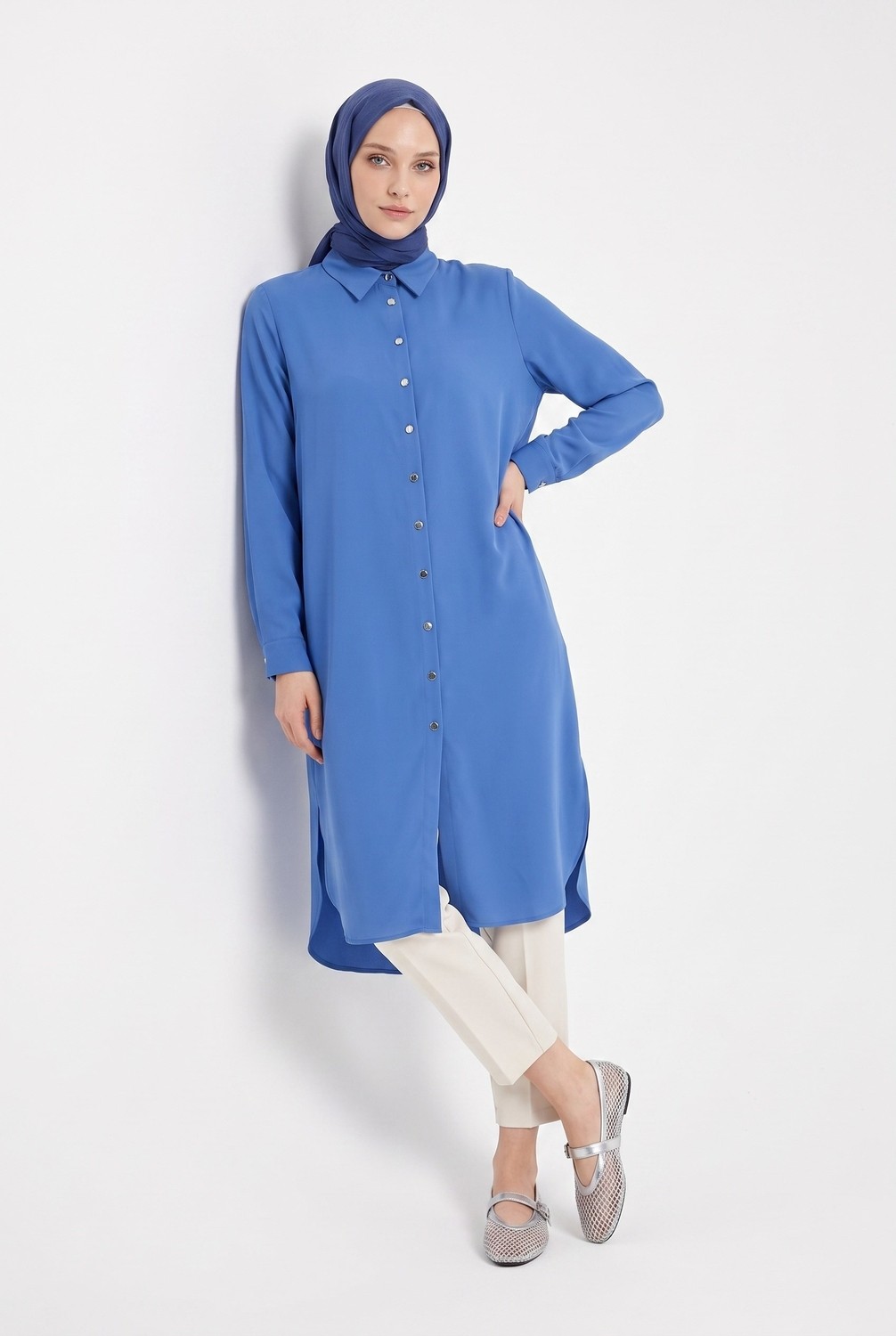 Armine Trend Tam Boy Düğmeli Gömlek Yaka 110 cm Boy Rahat Kesim Tunik Indigo 26YT484 görsel 3