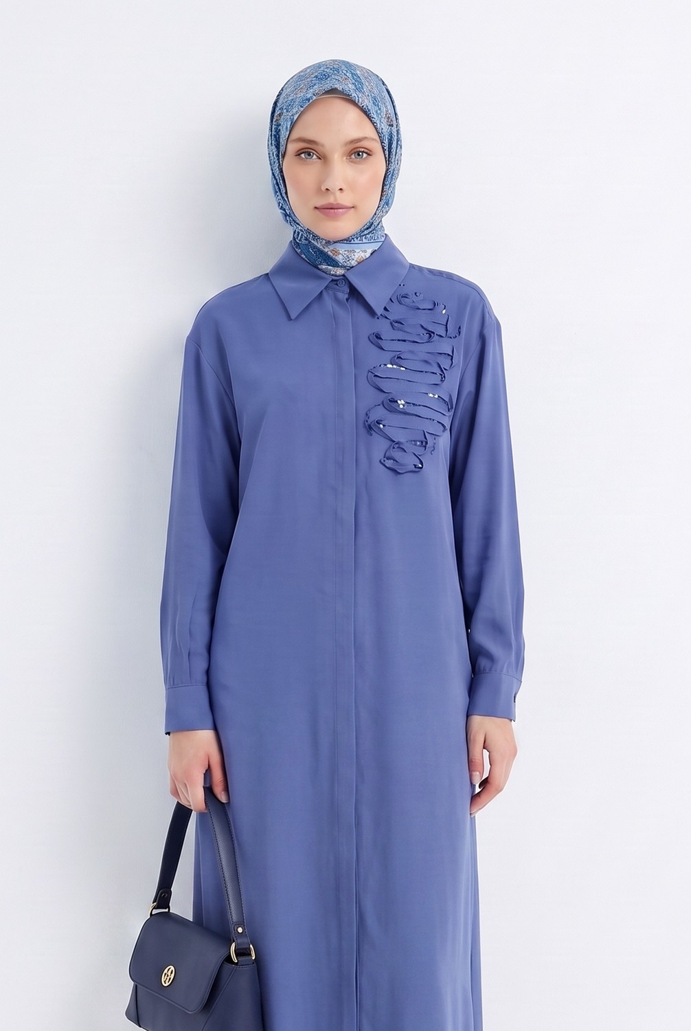 Armine Trend Gizli Patlı Tam Boy Düğmeli Gömlek Yaka 120 cm Boy Tunik Indigo 26YT417