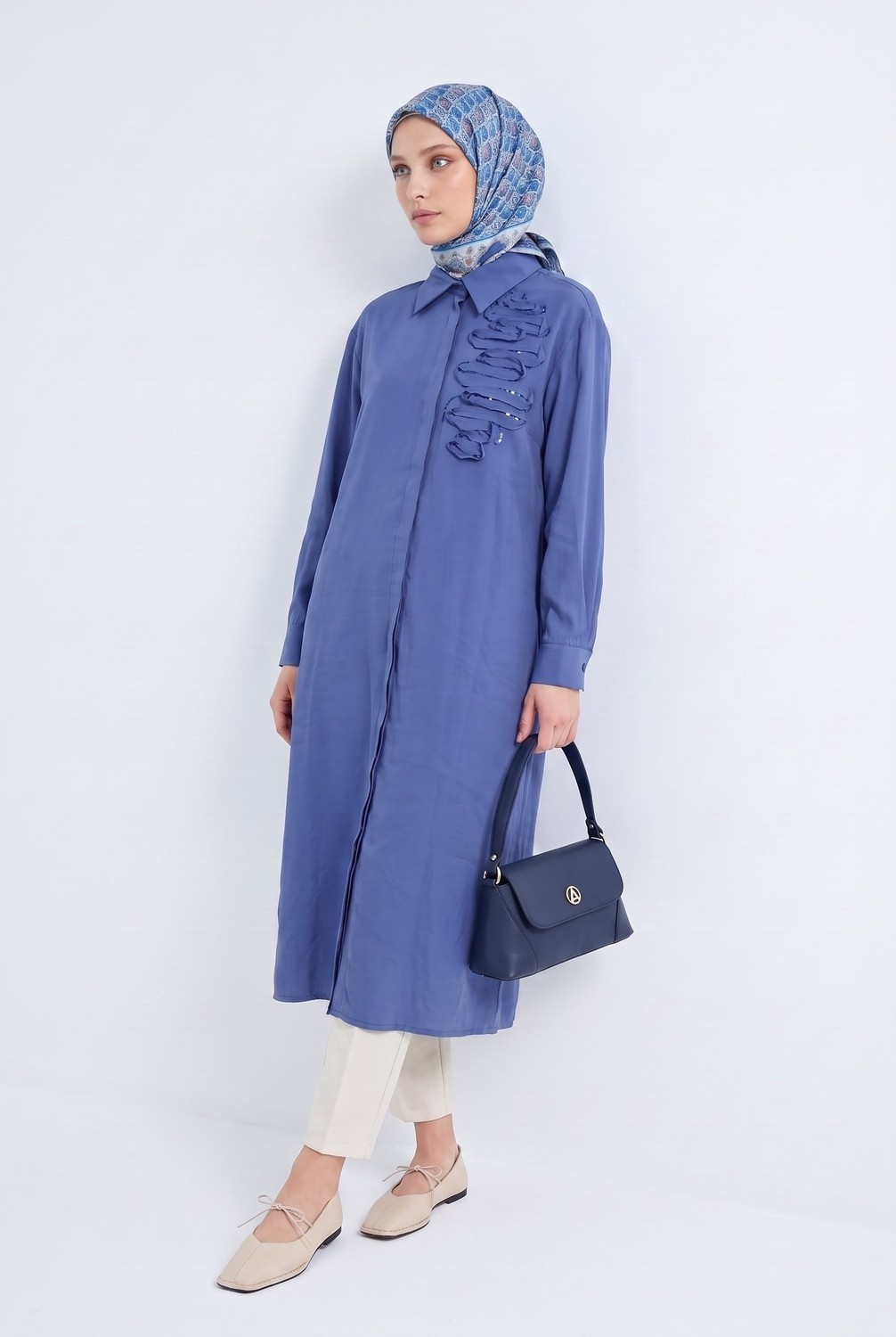 Armine Trend Gizli Patlı Tam Boy Düğmeli Gömlek Yaka 120 cm Boy Tunik Indigo 26YT417 görsel 3