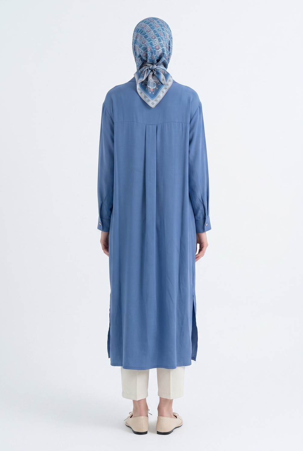 Armine Trend Gizli Patlı Tam Boy Düğmeli Gömlek Yaka 120 cm Boy Tunik Indigo 26YT417 görsel 4