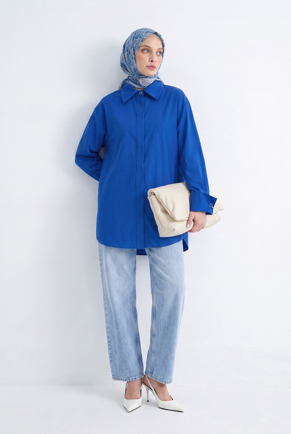 Armine Trend Doğal Kumaş Gizli Patlı Tam Boy Düğmeli Oversize Basic Gömlek Indigo 26YT304 görsel 3