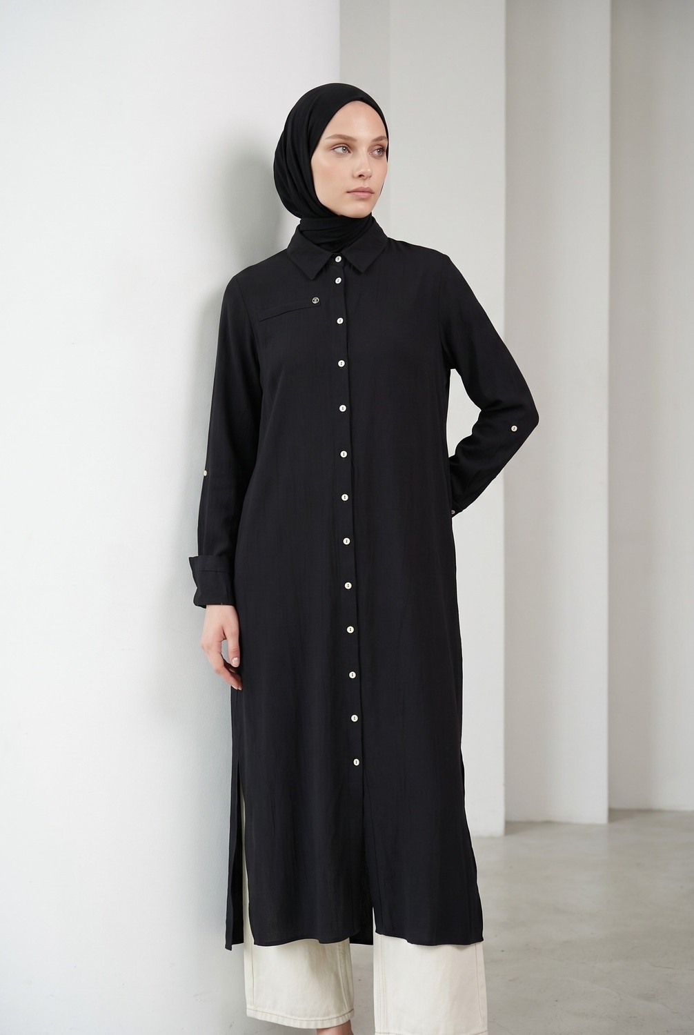 Armine Trend Doğal Kumaş Gömlek Yaka Tam Boy Düğmeli Cep Detaylı 125 cm Boy Tunik Siyah 26YT404 görsel 2