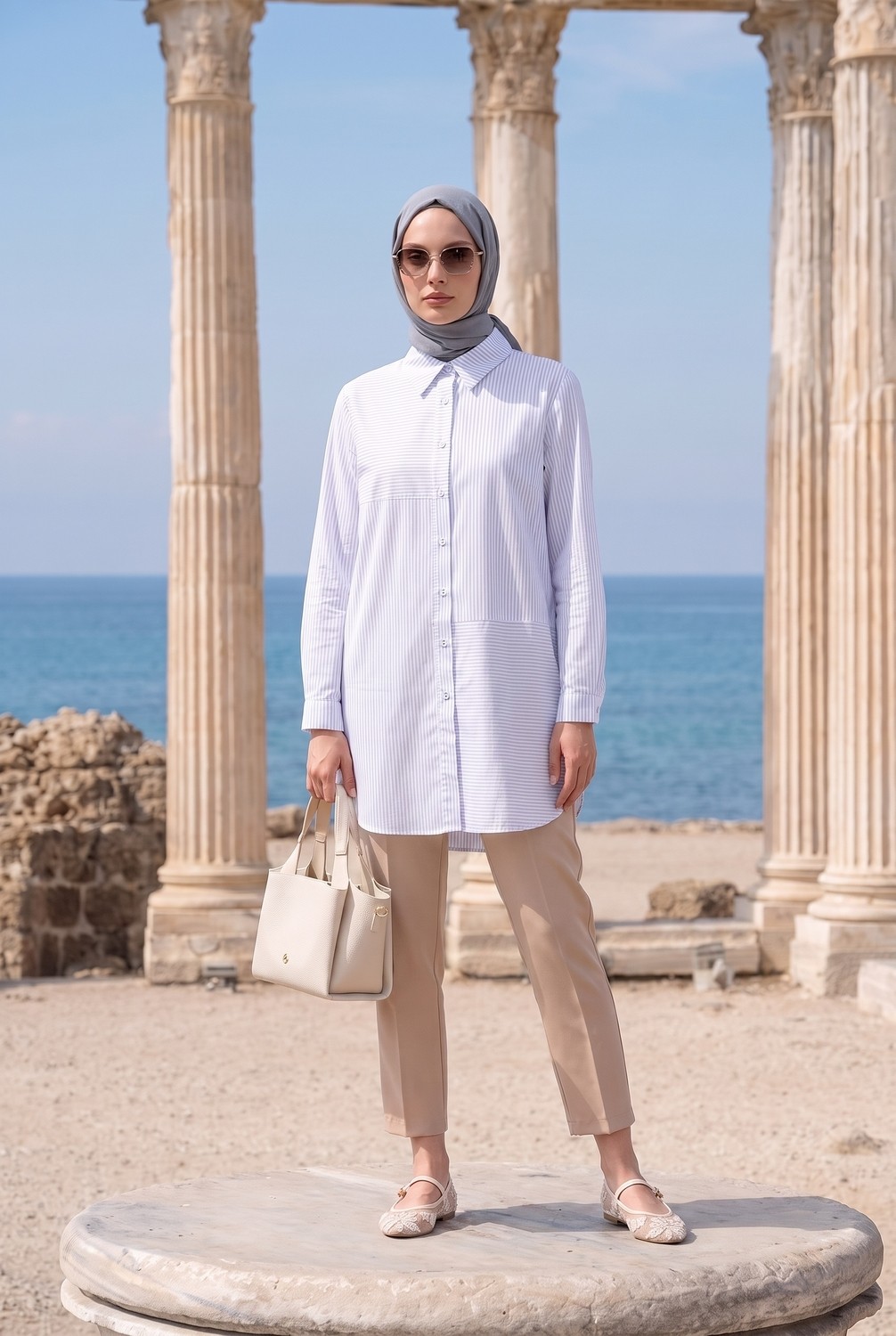 Armine Trend Çizgili Asimetrik Blok Detaylı Düğmeli Uzun Kollu Oversize Gömlek Tunik 90 cm Boy Mavi 26YT490