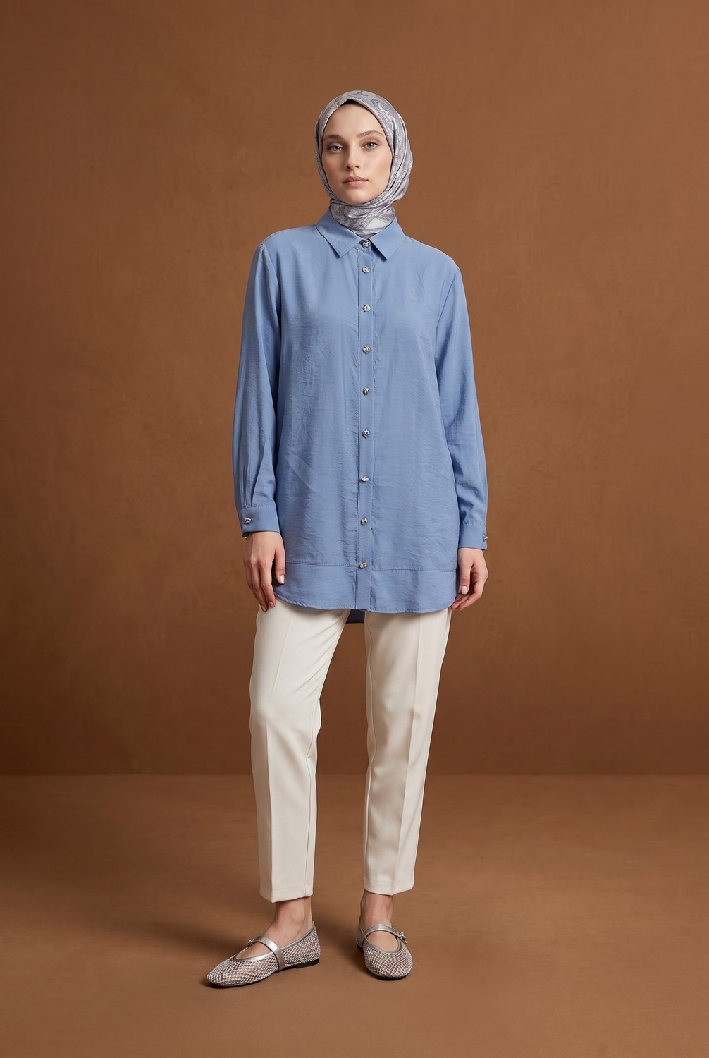 Armine Trend Gold Düğme Detaylı Klasik Yaka Uzun Tunik Rahat Kesim Şık Tesettür Tunik Modeli 89 cm Boy Mavi 26YT471