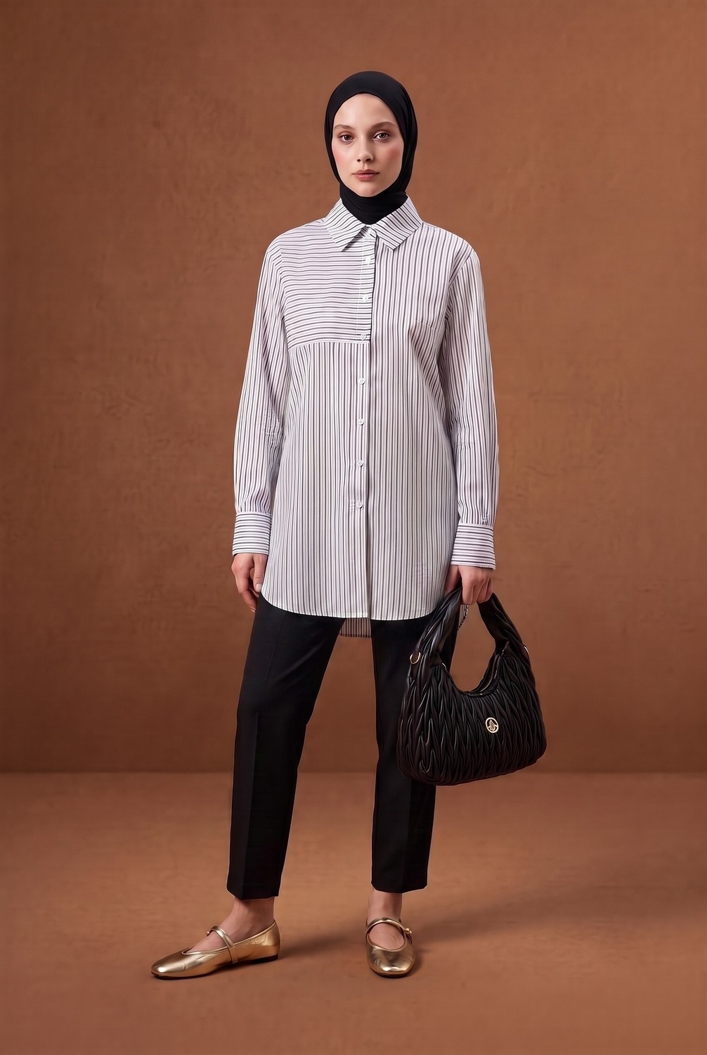 Armine Trend Çizgili Asimetrik Blok Detaylı Düğmeli Uzun Kollu Oversize Gömlek Tunik 90 cm Boy Siyah 26YT490 görsel 2