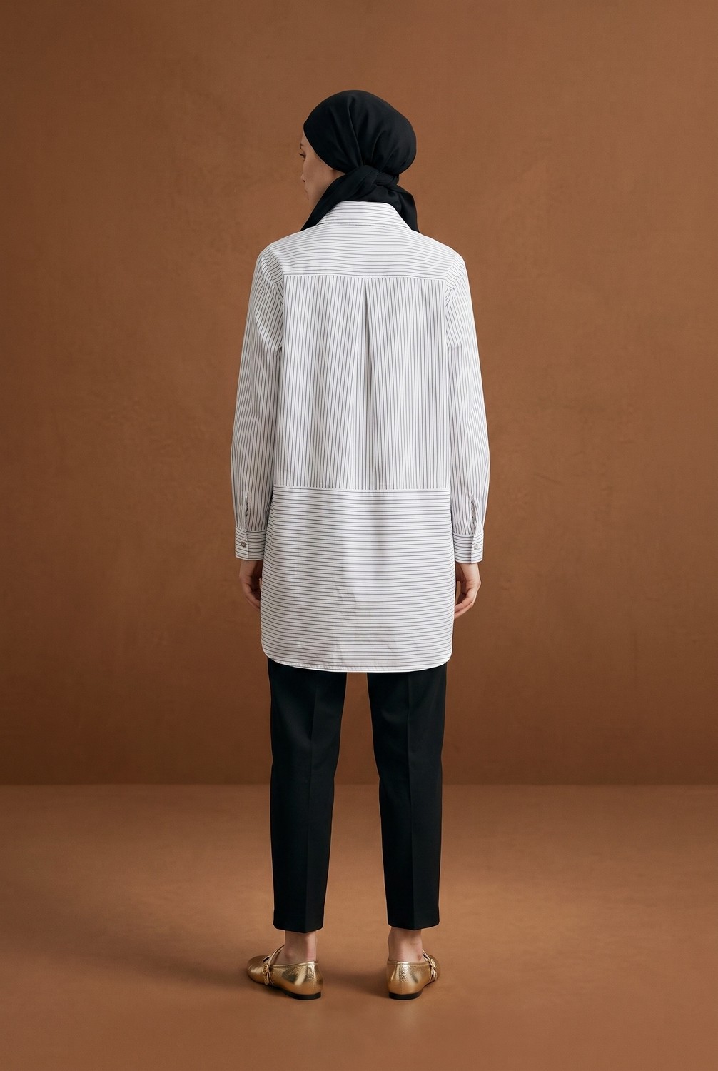 Armine Trend Çizgili Asimetrik Blok Detaylı Düğmeli Uzun Kollu Oversize Gömlek Tunik 90 cm Boy Siyah 26YT490 görsel 4