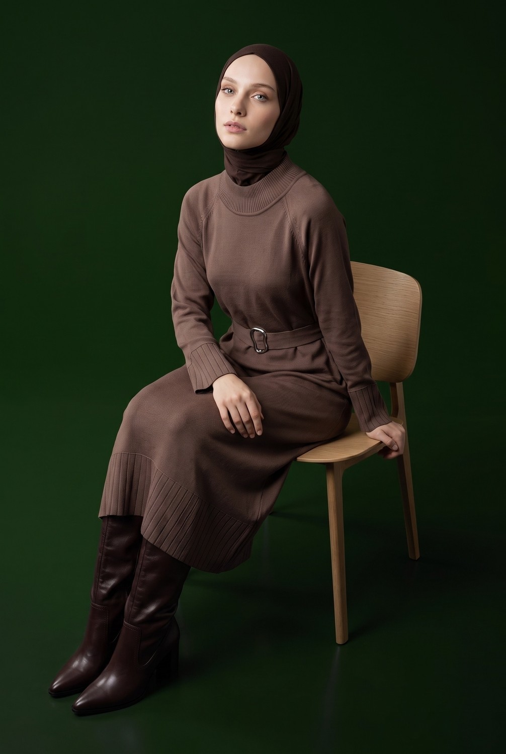 Armine Trend Kemer Detaylı Balıkçı Yaka Uzun Kollu Ribanalı Triko Elbise Mocha 26KTD911 görsel 3
