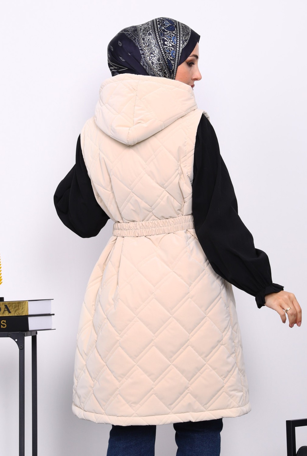 İmaj Butik Krem Kapşonlu Kemerli Şişme Yelek görsel 4