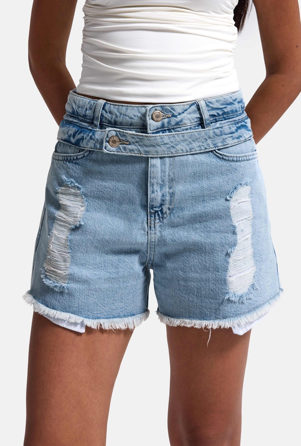 It's Basic Kadın Kot Rengi 11s6-3 Relax Mom Kemer Detaylı Tasarım Denim Şort görsel 3