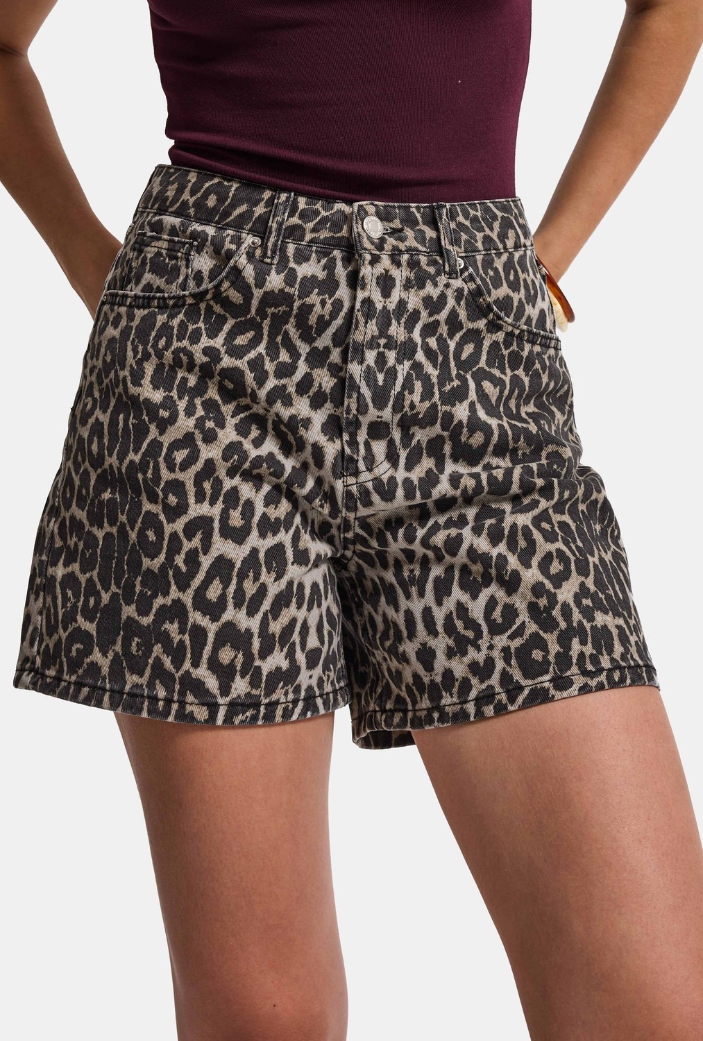 It's Basic Kadın Leopar 1W6-26 Midi Relax Fit Denim Şort görsel 4