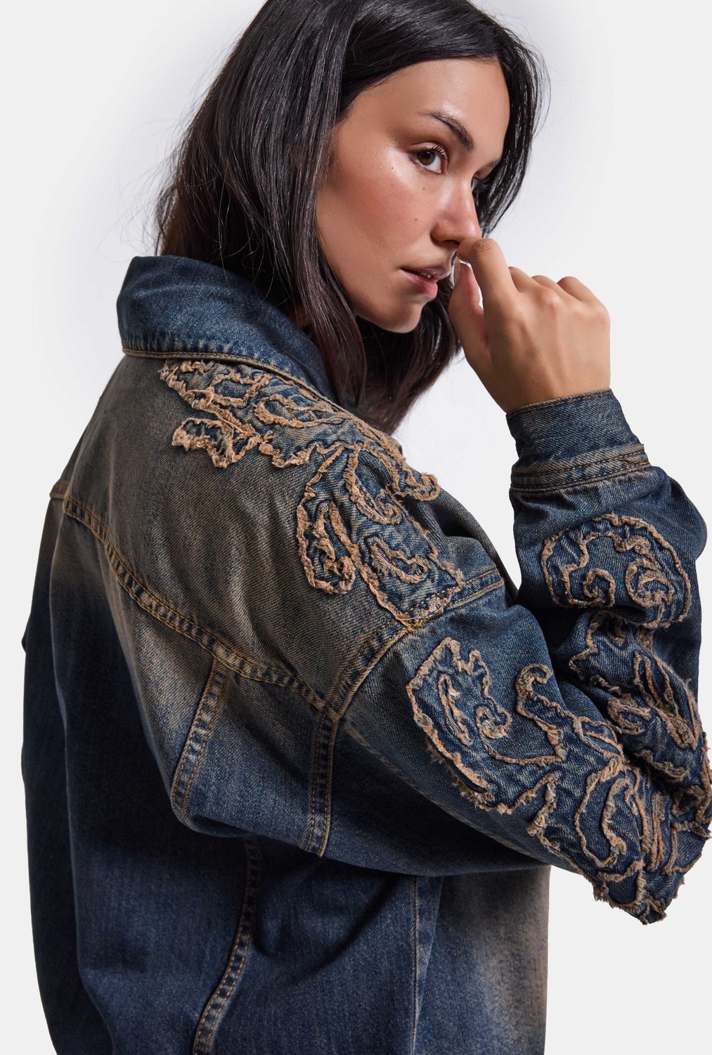 It's Basic Kadın Koyu Kot 4W6-32 Oversize Nakış Detaylı Tasarım Denim Ceket görsel 5
