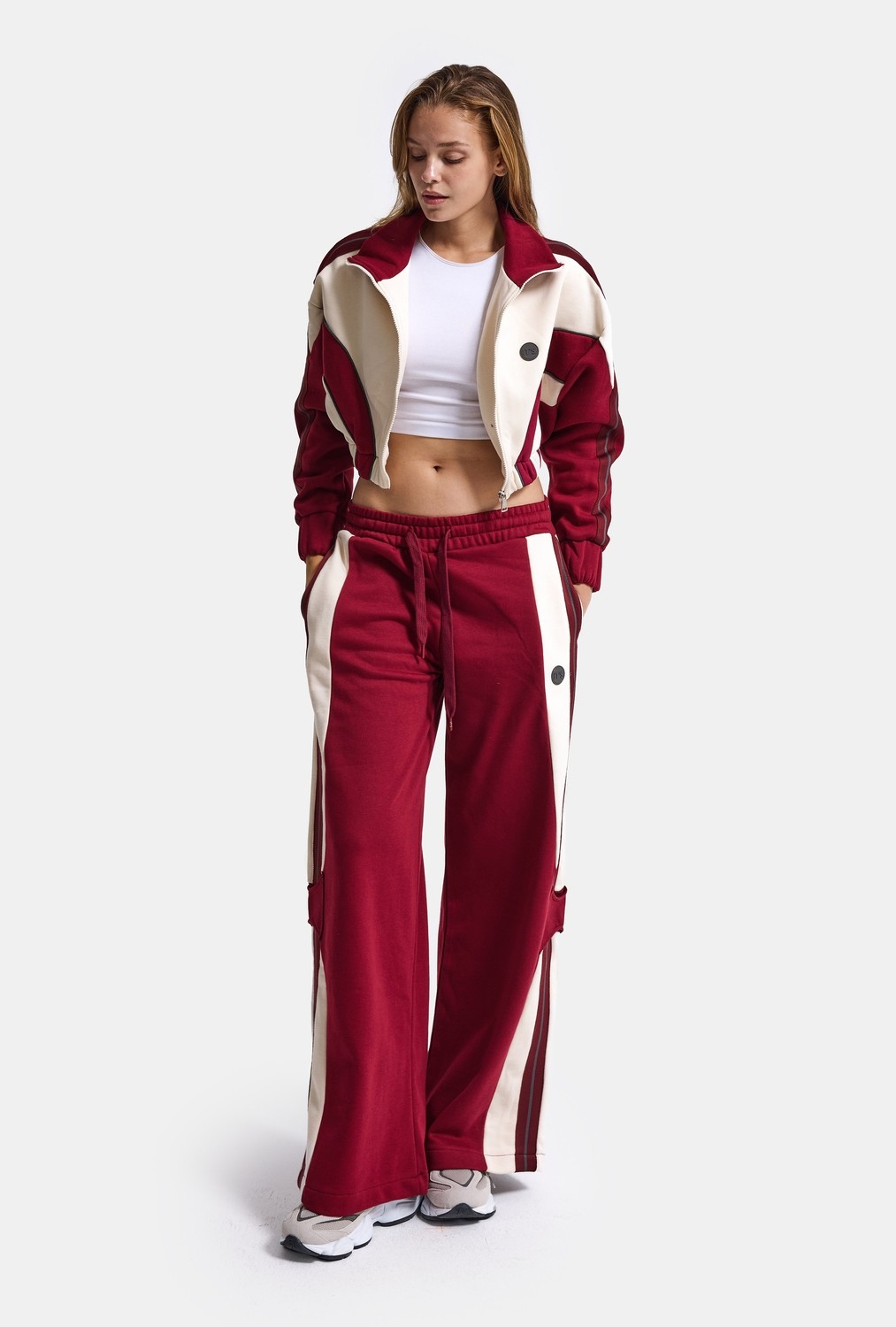 It's Basic Kadın Bordo Bej W6-35 Crop Sweatshirt Eşofman Pantolon 2'li Tasarım Takım görsel 2