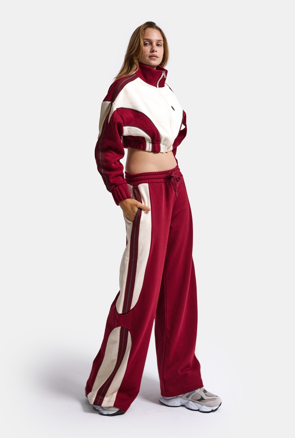 It's Basic Kadın Bordo Bej W6-35 Crop Sweatshirt Eşofman Pantolon 2'li Tasarım Takım görsel 4