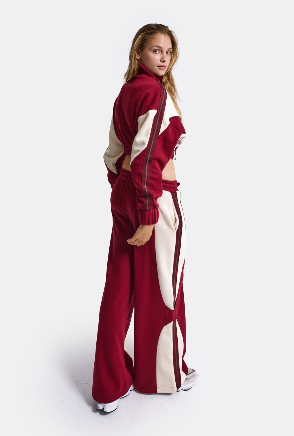 It's Basic Kadın Bordo Bej W6-35 Crop Sweatshirt Eşofman Pantolon 2'li Tasarım Takım görsel 6