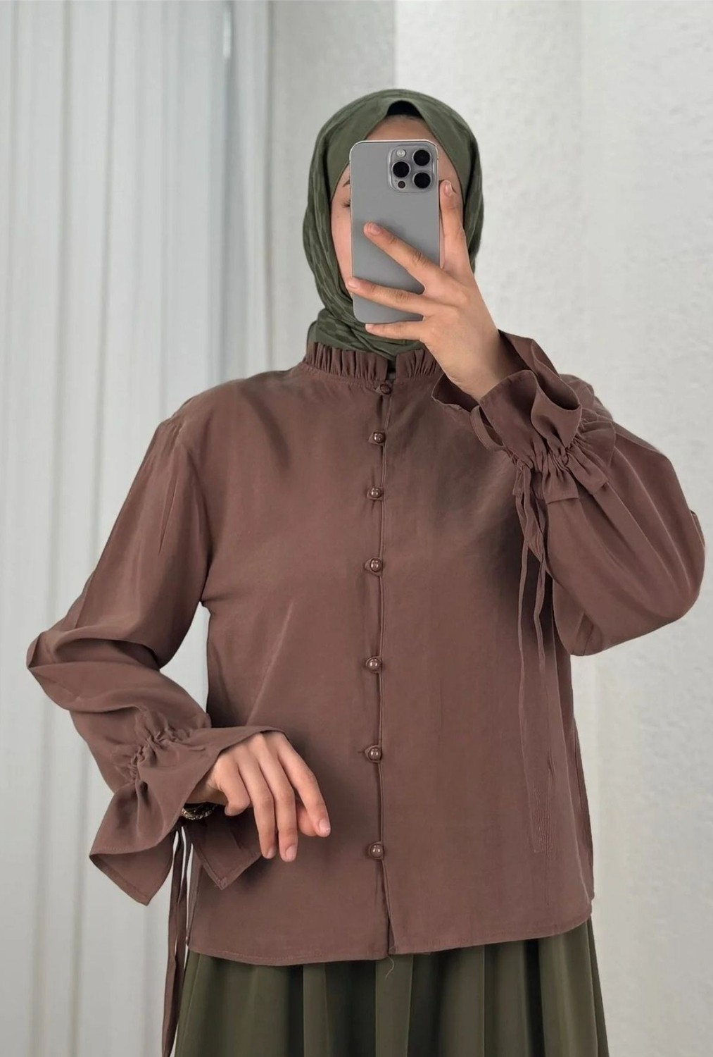 Modestim Kadın Kolu Tünelli Yaka Fırfırlı Kısa Trend Şık Haki Tesettür Bluz Gömlek
