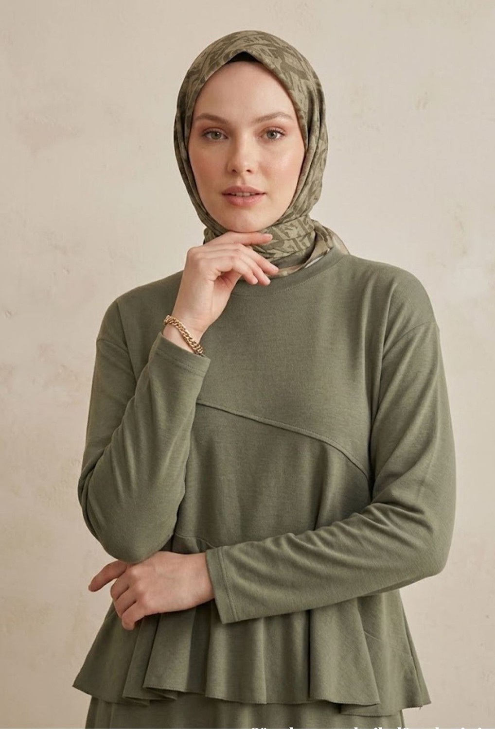 Modestim Kadın Tesettür Haki Pike Kumaş Peplum Fırfırlı Bluz Etek Takım görsel 3