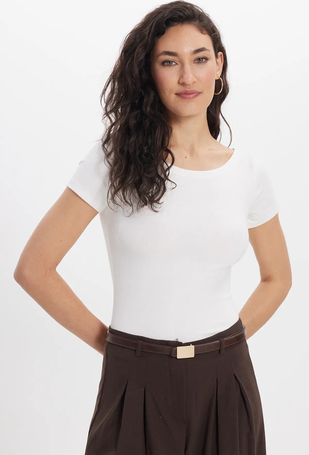 Tudors Kadın Slim Fit Dar Kesim Pamuklu Yumuşak Dokulu Kısa Kollu Kayık Yaka Beyaz Tişört Bluz görsel 7