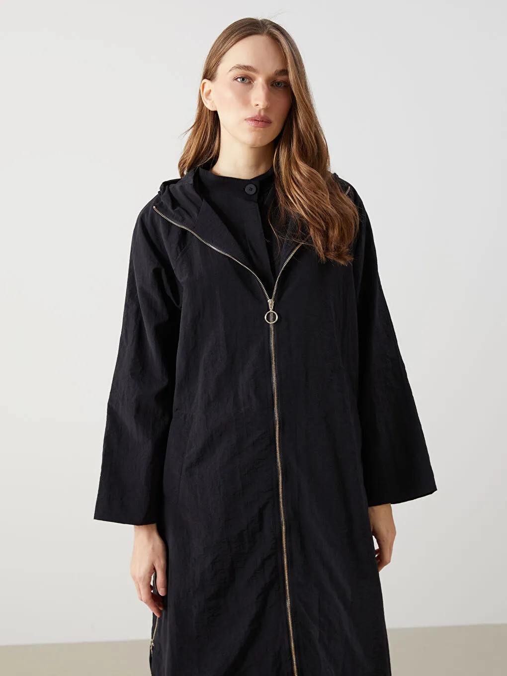 LC Waikiki Lcwaıkıkı Classic Siyah Kapüşonlu Düz Oversize Kadın Tunik T T görsel 3