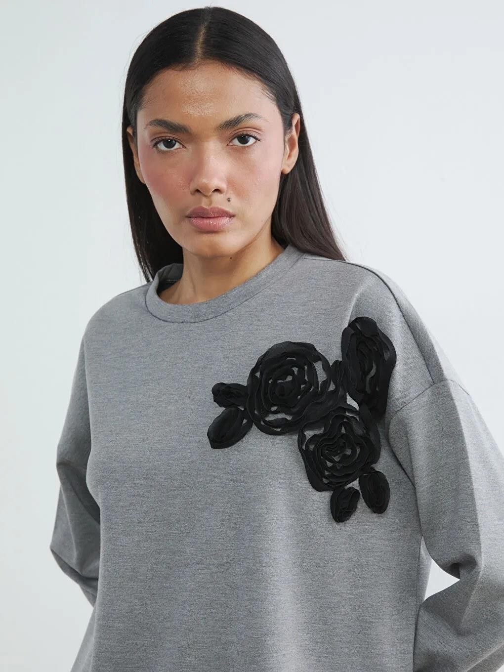 LC Waikiki Antrasit Çiçek Aplikeli Oversize Kadın Sweatshirt Tunik (S6)