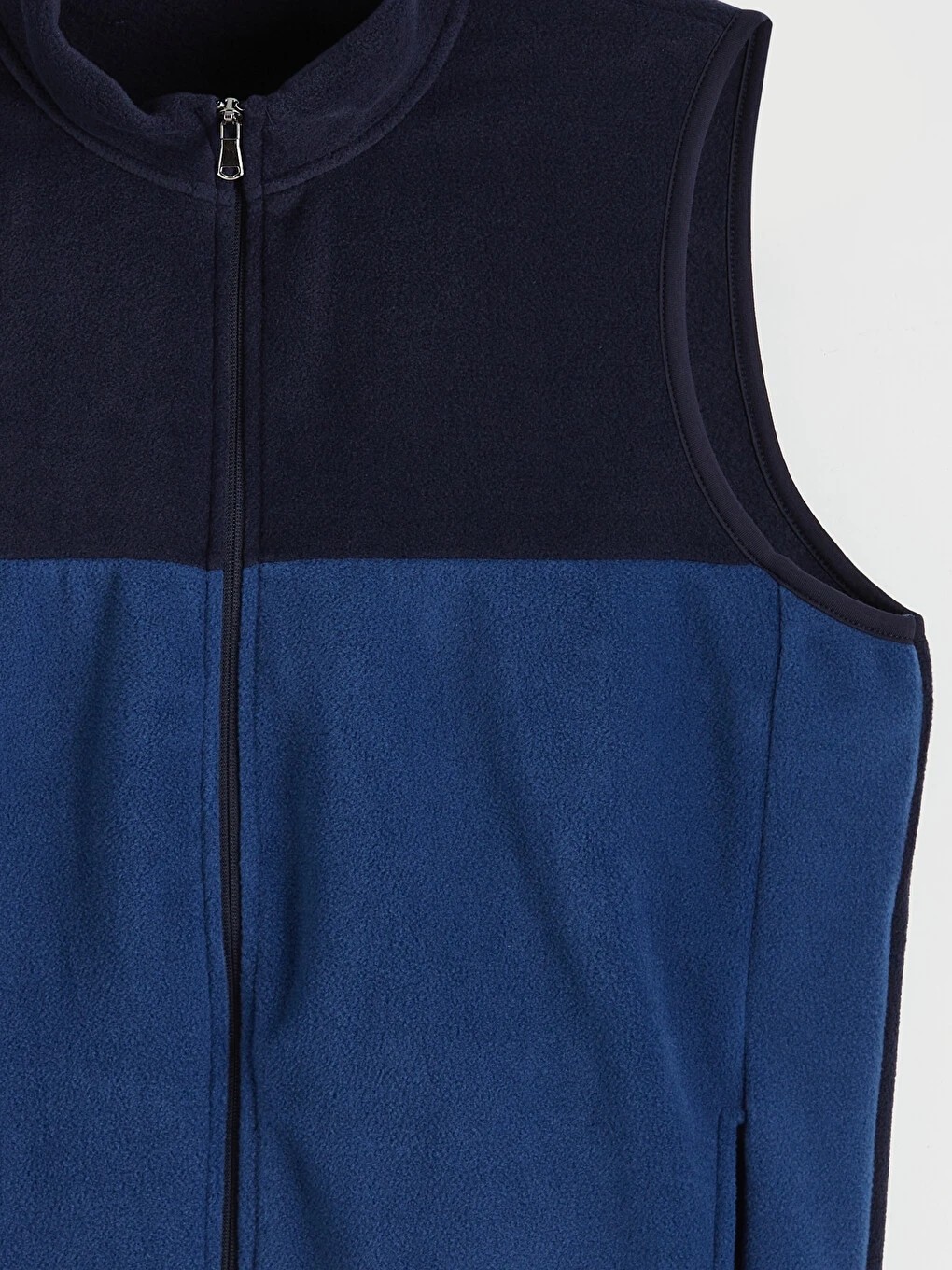 LC Waikiki Lacivert Standart Fit Dik Yaka Erkek Polar Yelek görsel 6