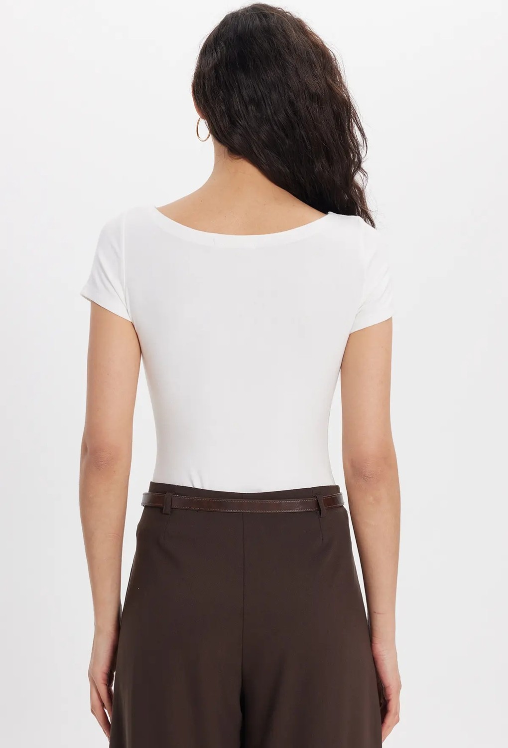 Tudors Kadın Slim Fit Dar Kesim Pamuklu Yumuşak Dokulu Kısa Kollu Kayık Yaka Beyaz Tişört Bluz görsel 6