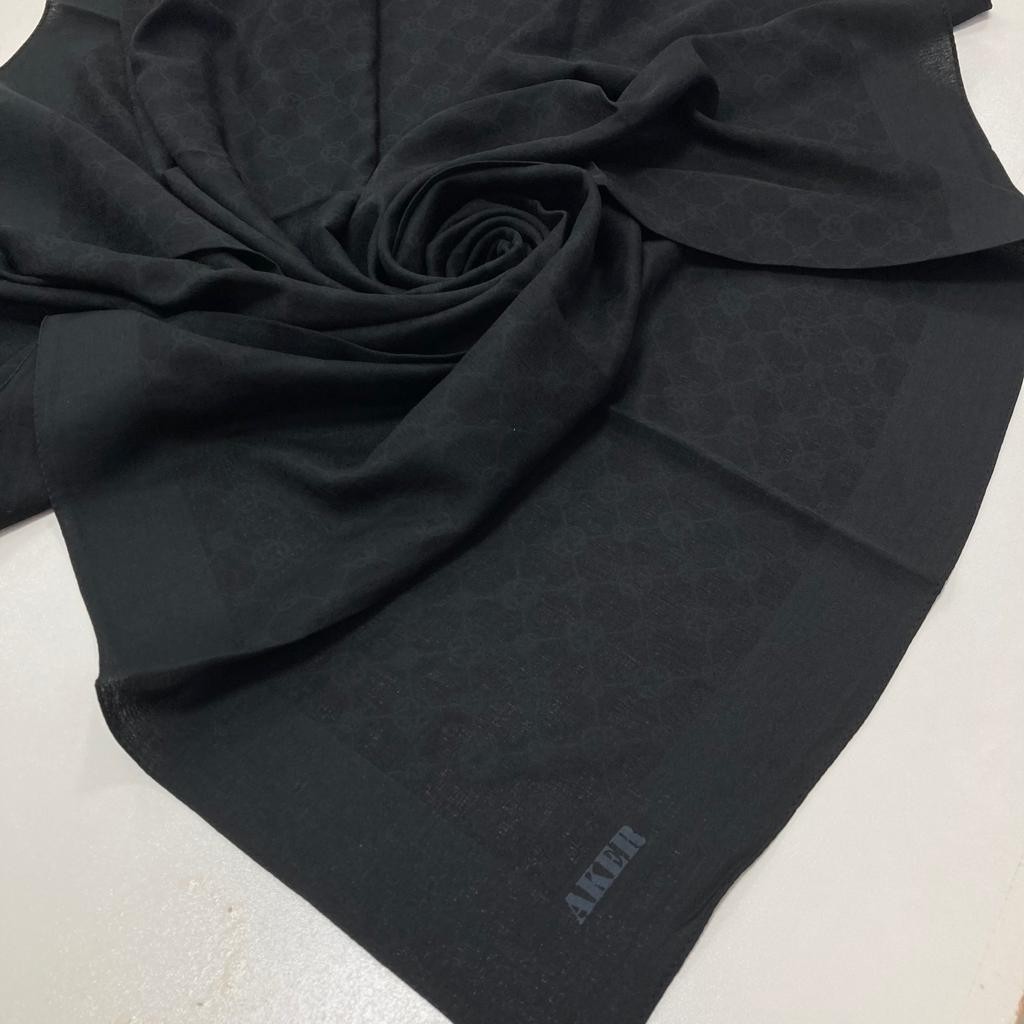 Aker Siyah Elegance Monogram Eşarp 1090500-911 100x100 cm Kadınlar İçin Hafif ve Nefes Alabilir Kumaş görsel 2