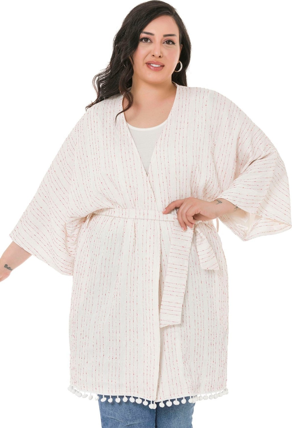 Disentis Modest Büyük Beden Yarasa Kollu Eteği Ponponlu Kuşaklı Cepli Astarlı Beyaz Üzerine Kırmızı Çizgili Kimono görsel 2