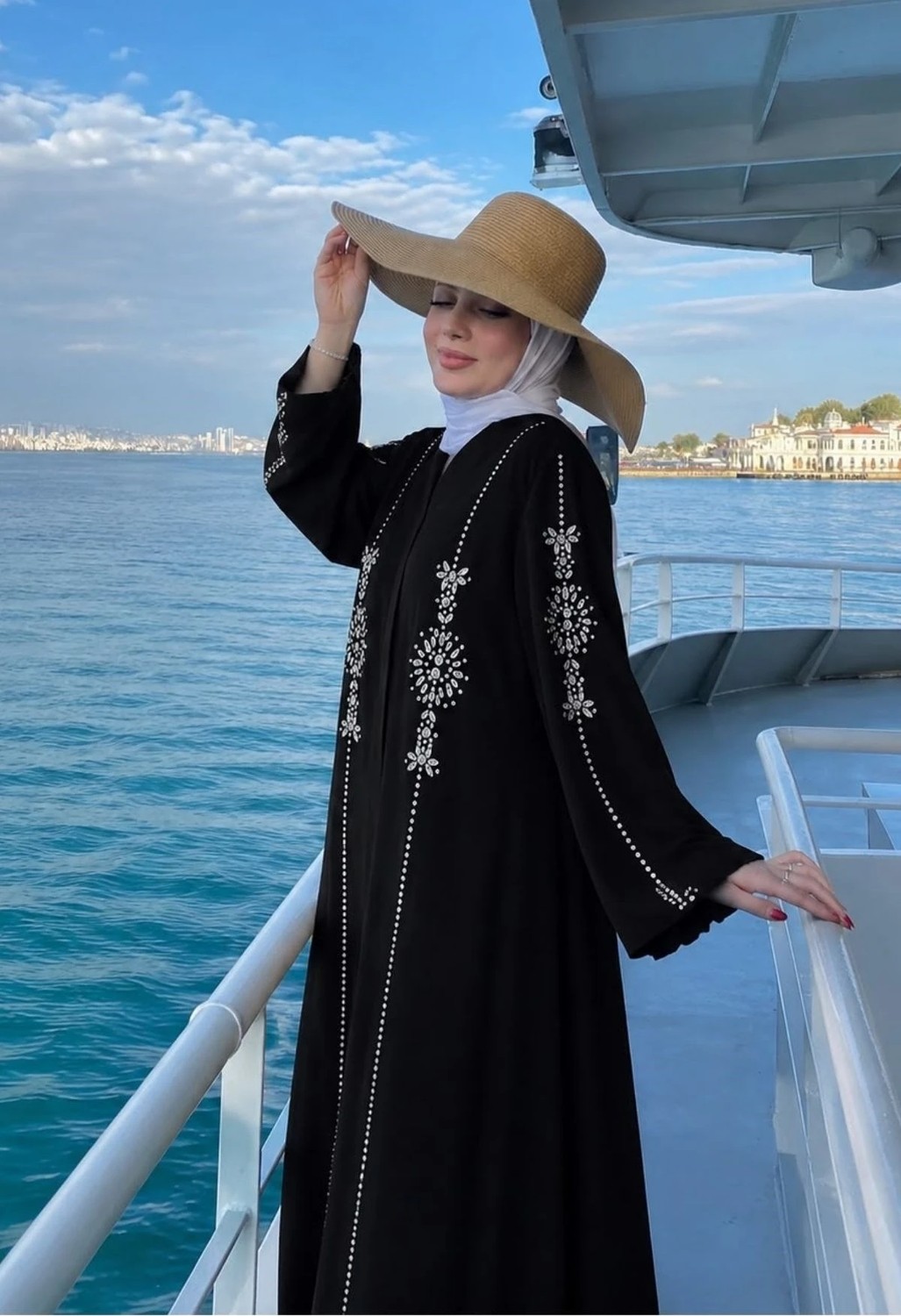 Nazzain Zümrüt Inci Siyah Abaya
