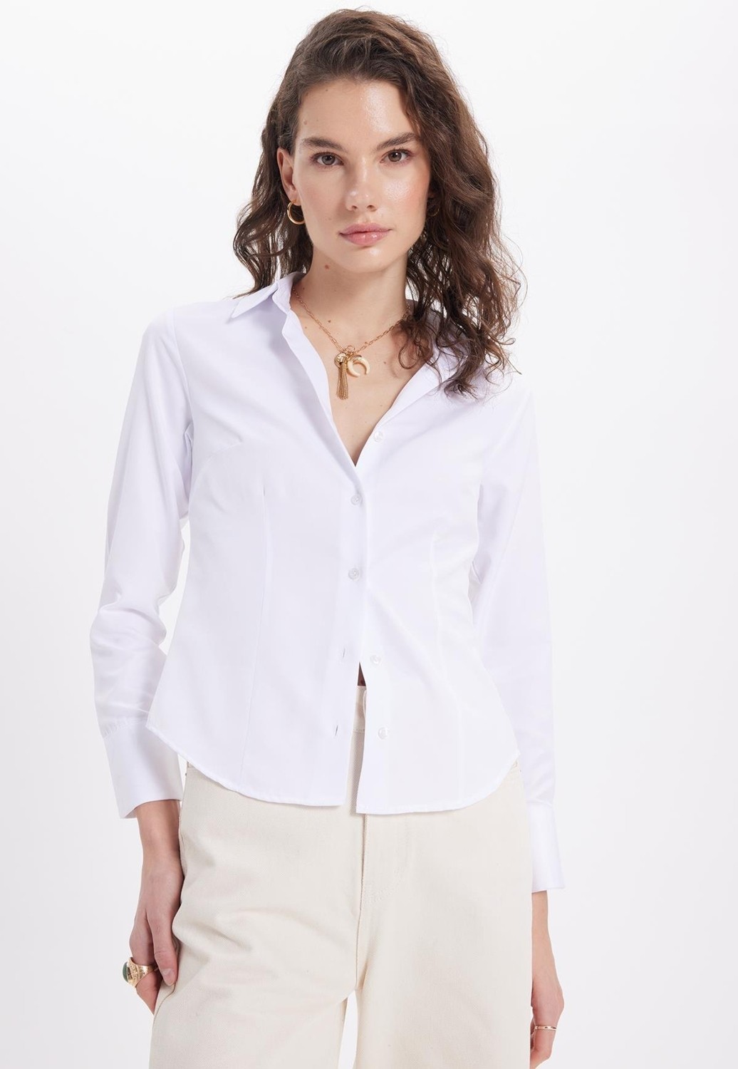 Tudors Kadın Slim Fit Dar Kesim Pensli Vucüda Oturan Uzun Manşet Beyaz Gömlek
