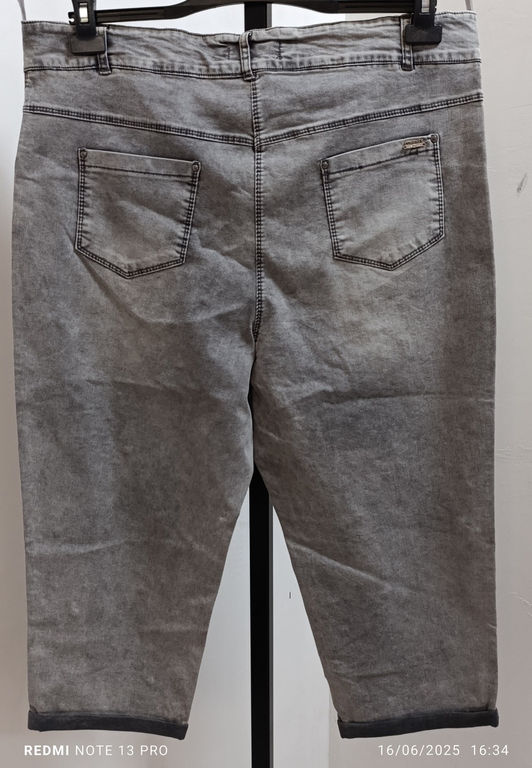 Akşen Giyim Büyük Beden Full Likralı Yüksek Belli Kar Yıkama Taşlı Yazlık Denim Kumaş Kapri görsel 2