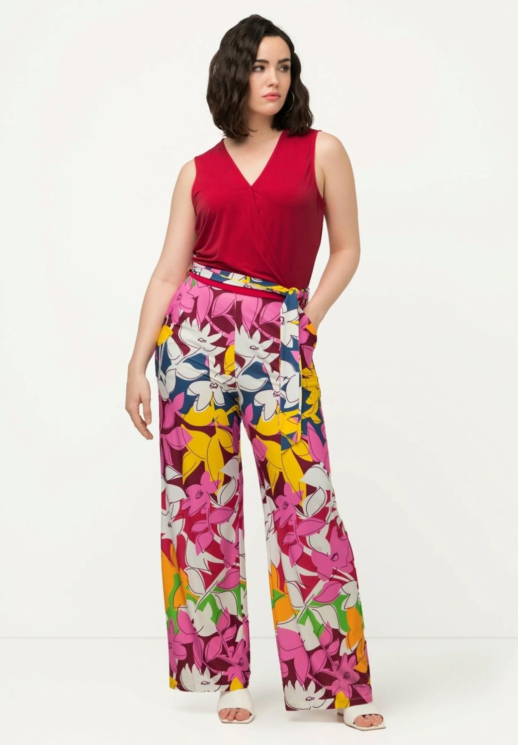 Şans Kadın Kırmızı Çiçek Desenli Büyük Beden Tulum %95 Polyester Kolsuz Anvelop Yaka görsel 2