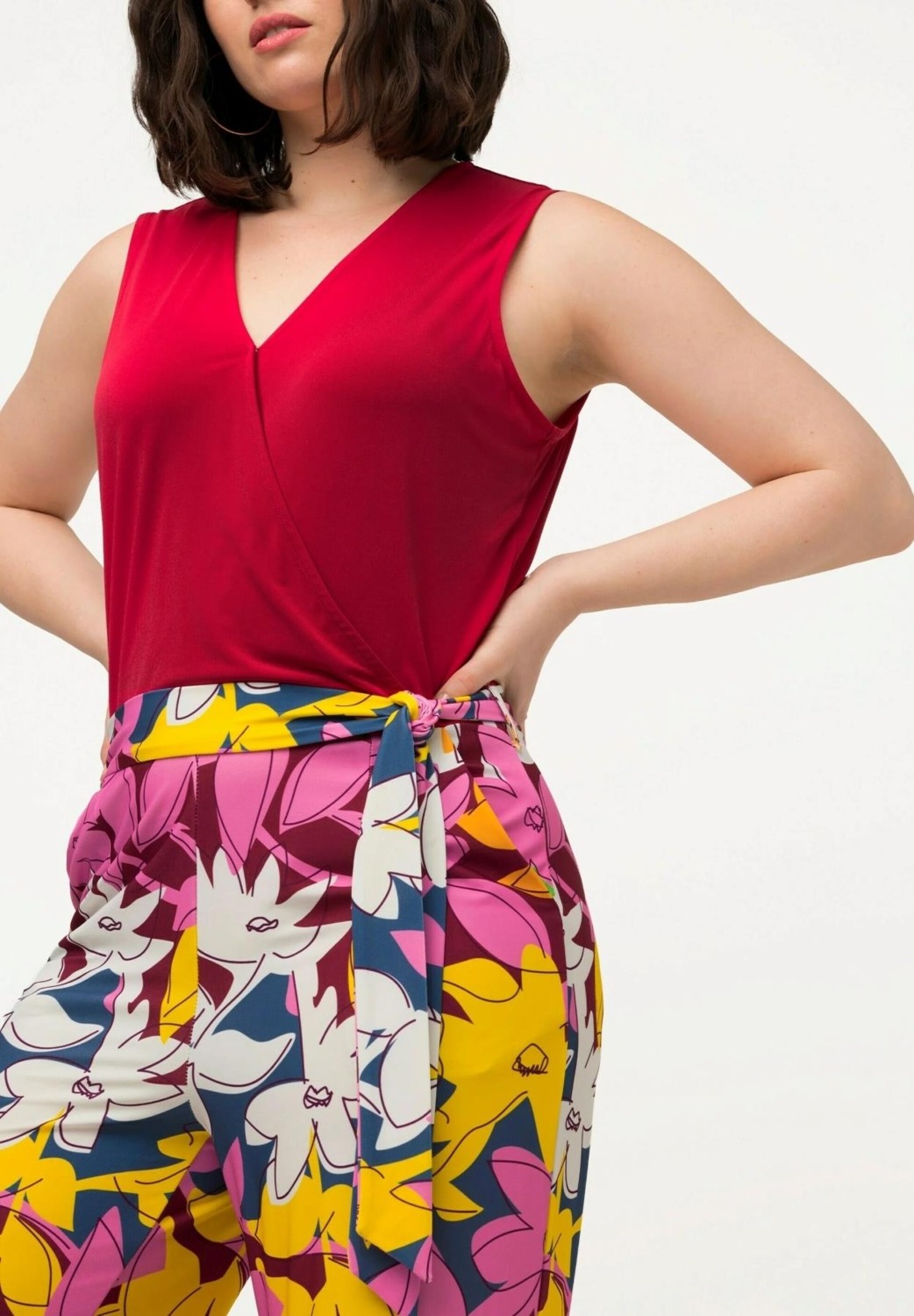 Şans Kadın Kırmızı Çiçek Desenli Büyük Beden Tulum %95 Polyester Kolsuz Anvelop Yaka görsel 5