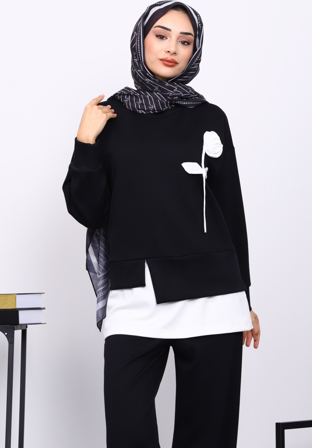 İmaj Butik Siyah Bisiklet Yaka Gül Detaylı Tunik Pantolonlu Modal Takım görsel 3