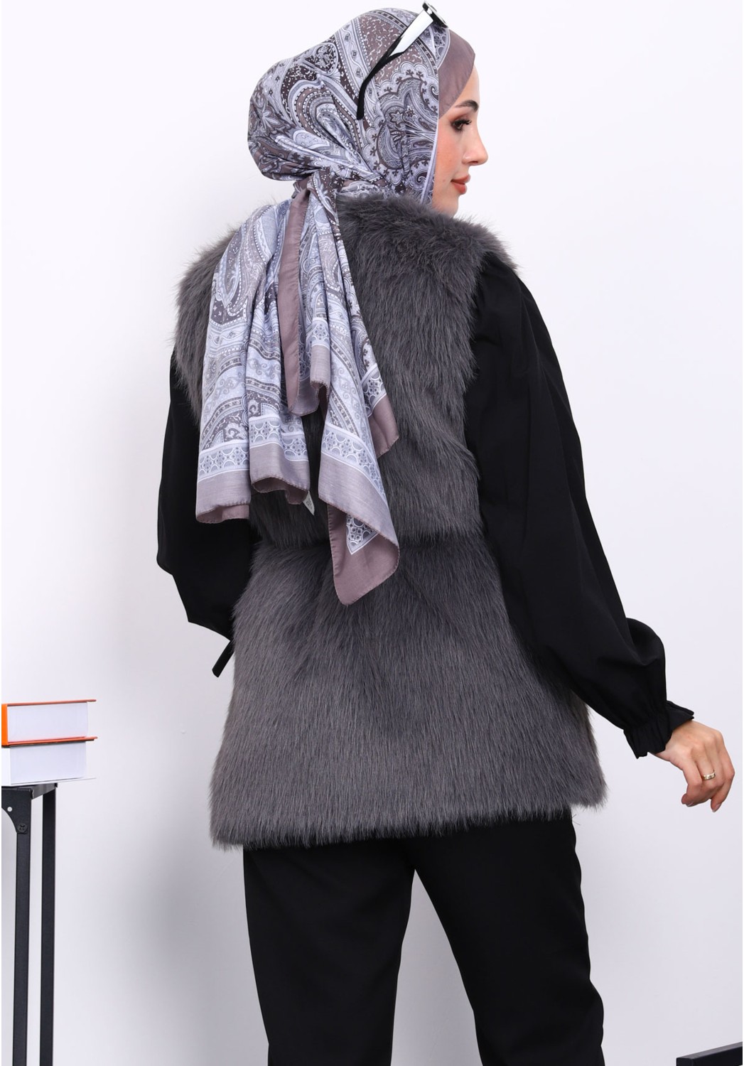 İmaj Butik Siyah Kemerli Astarlı Kürk Yelek görsel 4