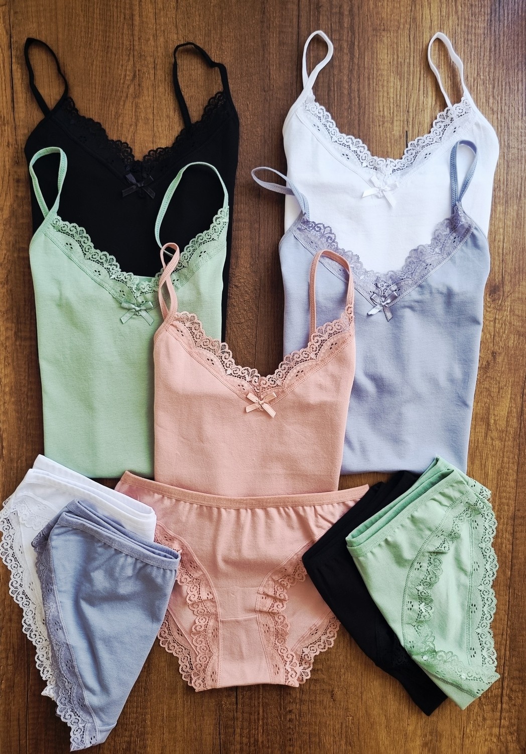 Demirsa Boutique Dantelli Ip Askılı 5'li Pudra, Yeşil, Mavi, Siyah ve Beyaz Renk Kadın Atlet Külot Takım