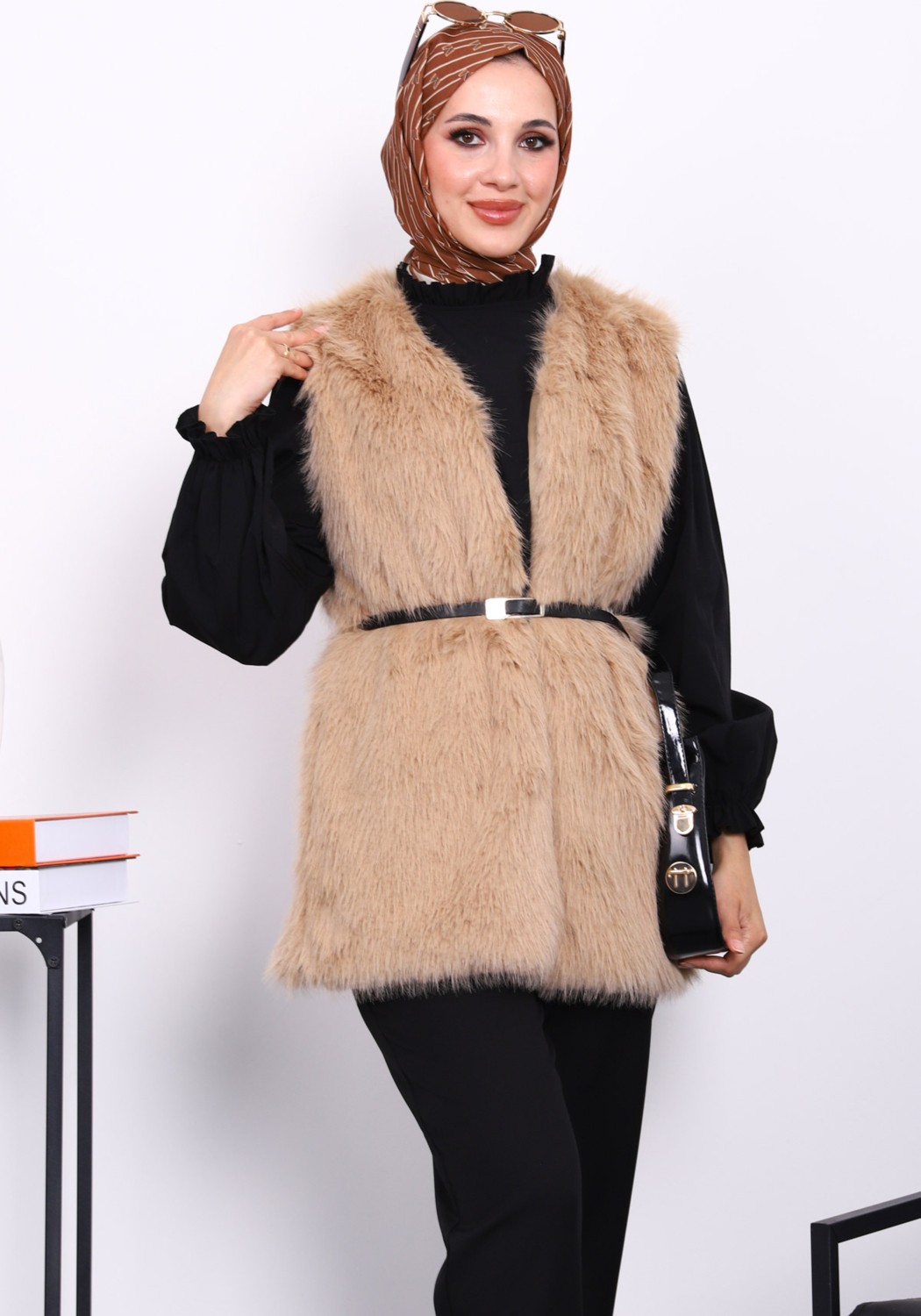 İmaj Butik Siyah Kemerli Astarlı Kürk Yelek görsel 5