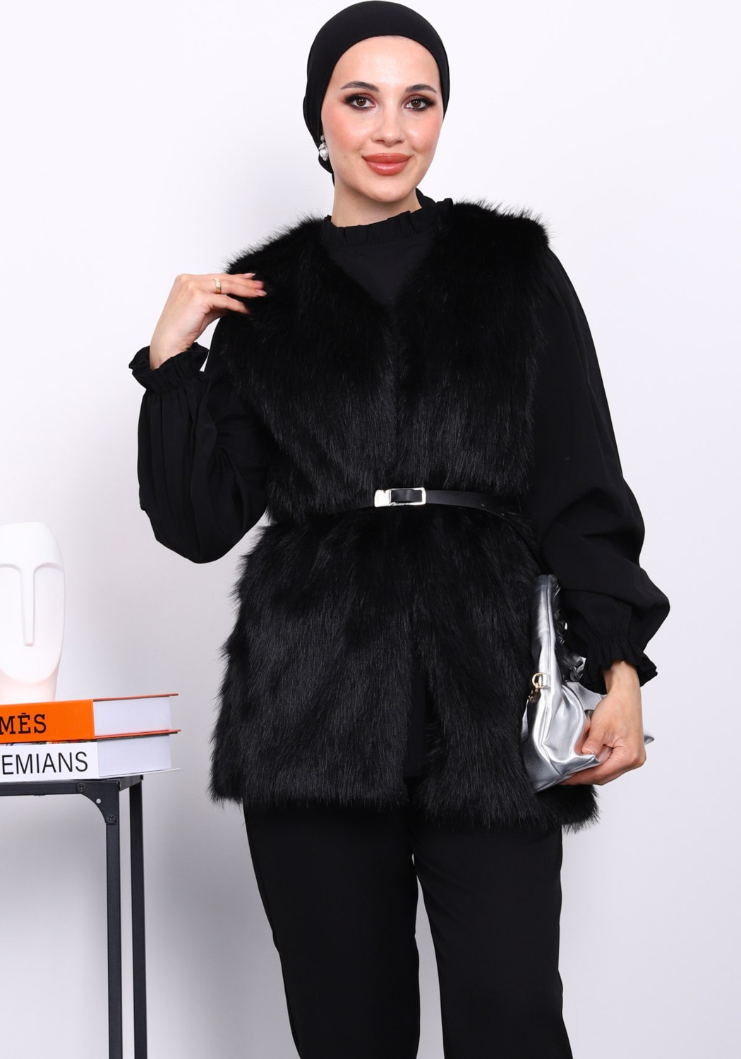 İmaj Butik Siyah Kemerli Astarlı Kürk Yelek