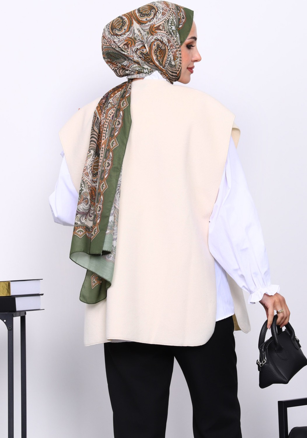 İmaj Butik Krem Çıtçıt Detaylı Kaşe Yelek görsel 4