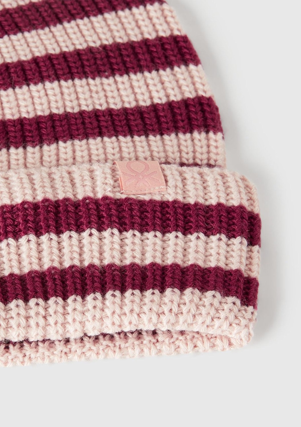 Aesco United Colors Of Benetton Erkek Çocuk Ekru-Lila Logo Etiketli Renk Bloklu Bere, 7-8 Yaş, 225A1370QA015, Ekru-Lila, Erkek-Çocuk görsel 3