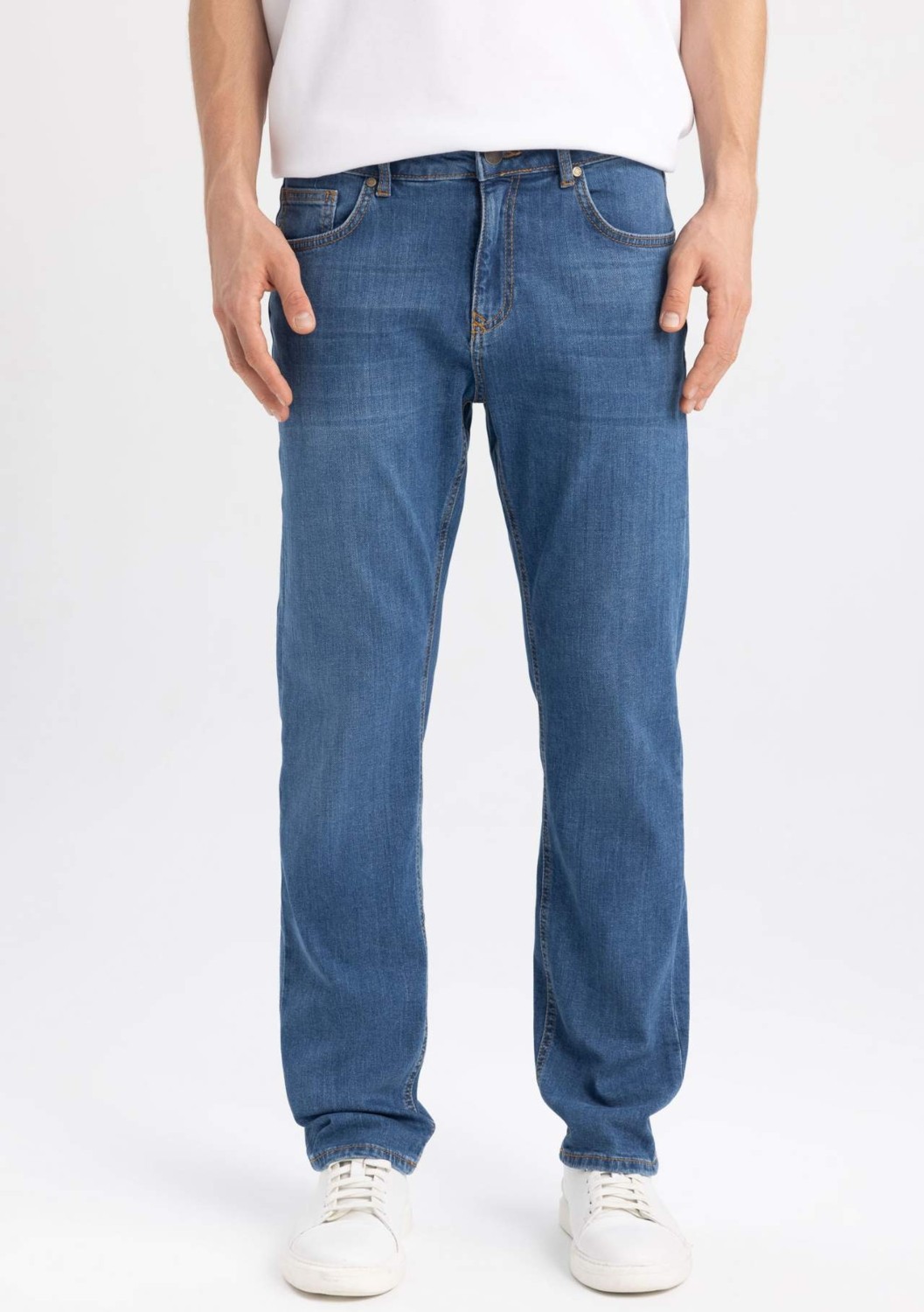 DeFacto Sergio Regular Fit Normal Kalıp Normal Bel Boru Paça Jean Pantolon A6948AX24SP