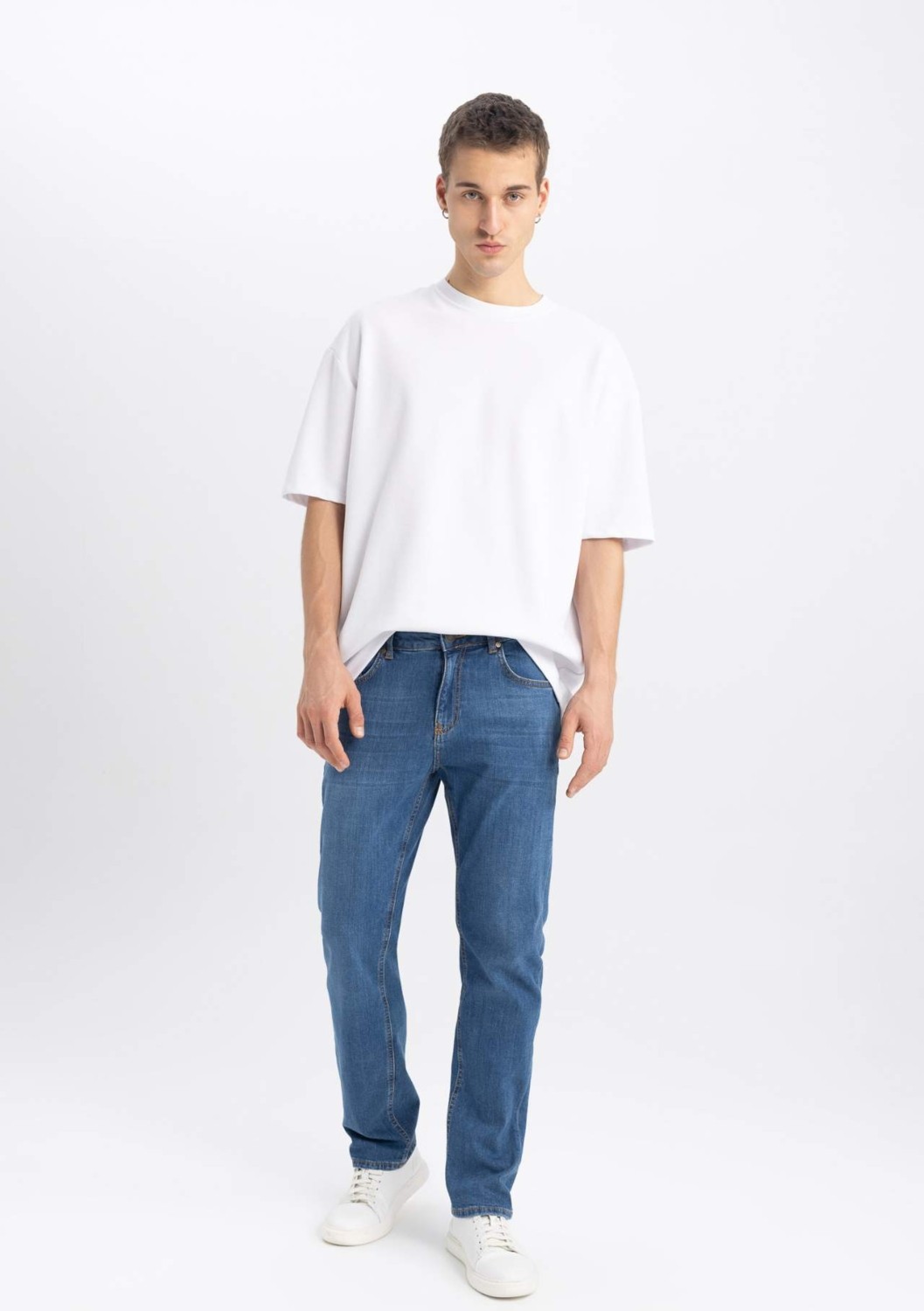 DeFacto Sergio Regular Fit Normal Kalıp Normal Bel Boru Paça Jean Pantolon A6948AX24SP görsel 4