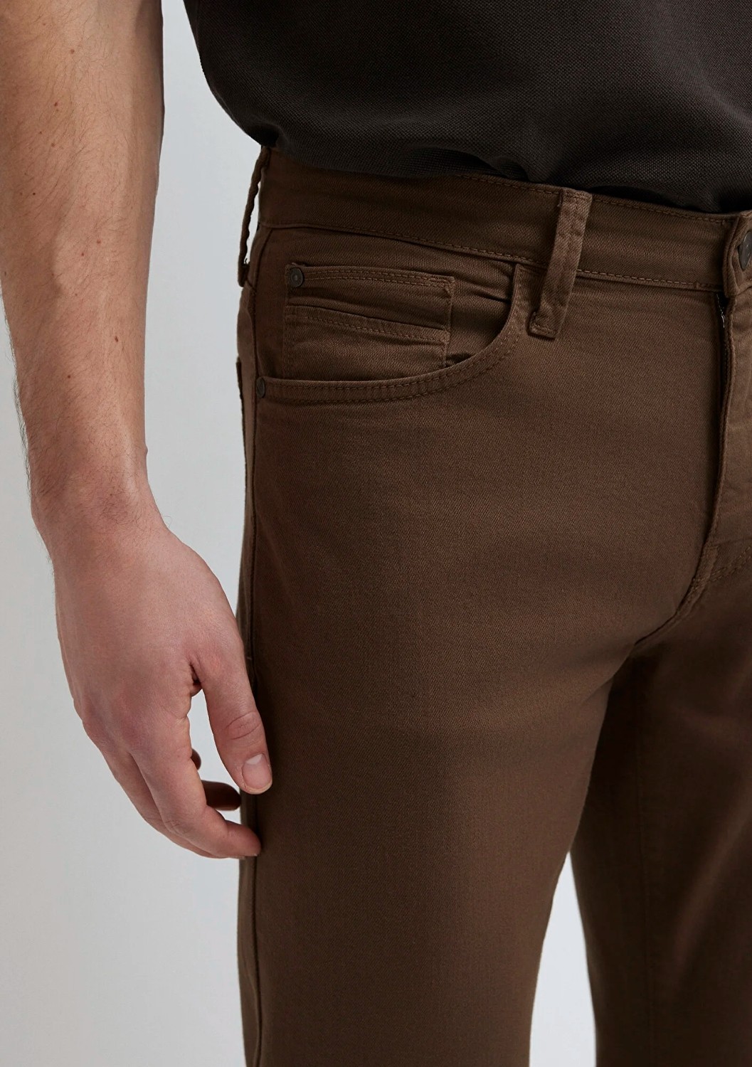 Mavi Martin Kahverengi Comfort Gabardin Pantolon 0037890680 görsel 7