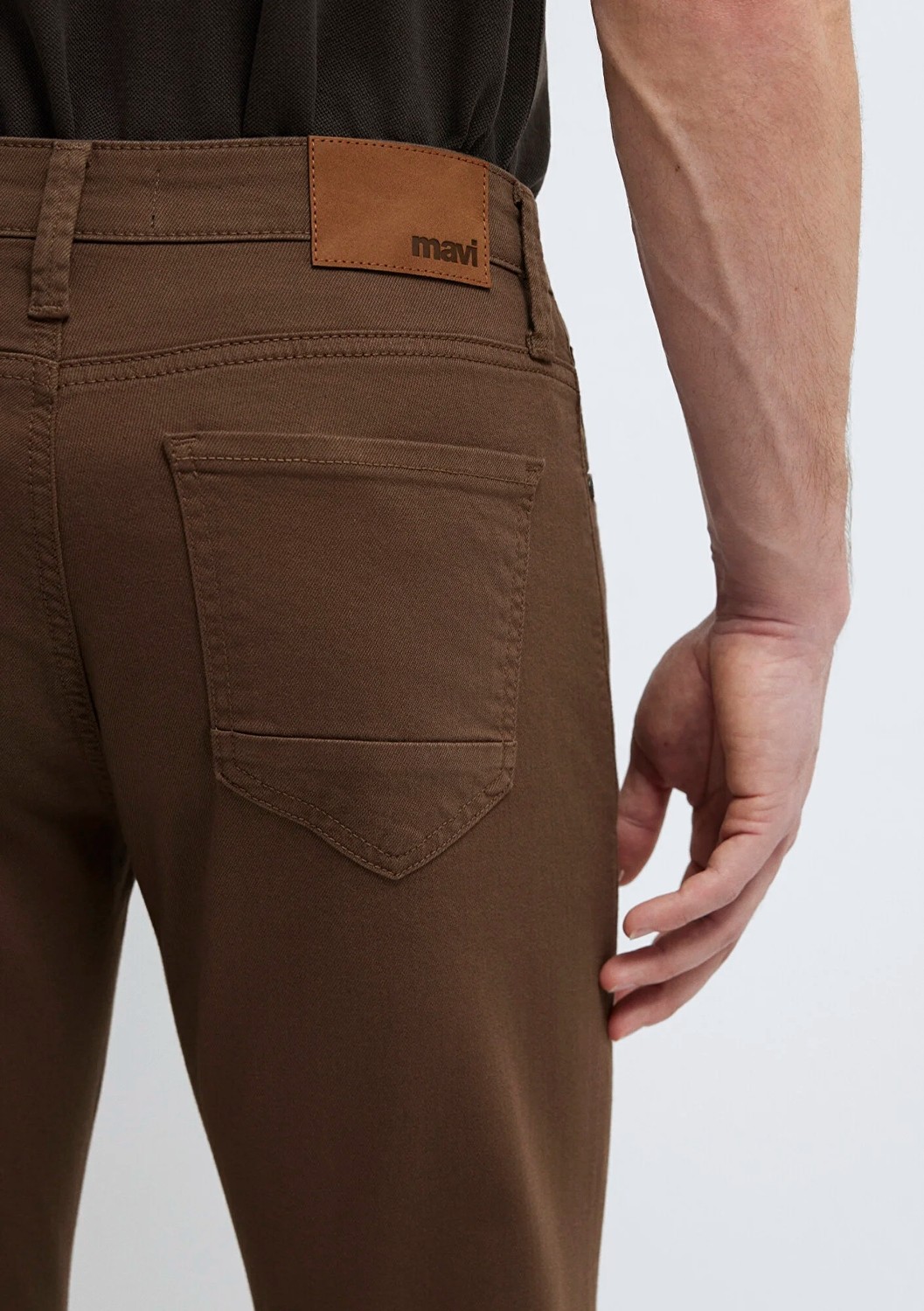 Mavi Martin Kahverengi Comfort Gabardin Pantolon 0037890680 görsel 8