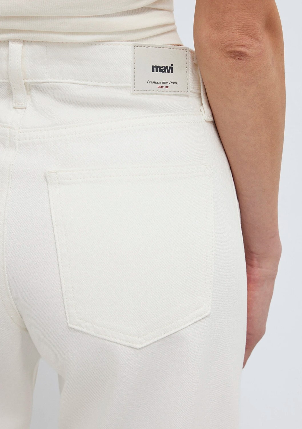 Mavi Leila Premium Blue Kırık Beyaz Jean Pantolon 1010600-A3155 görsel 8