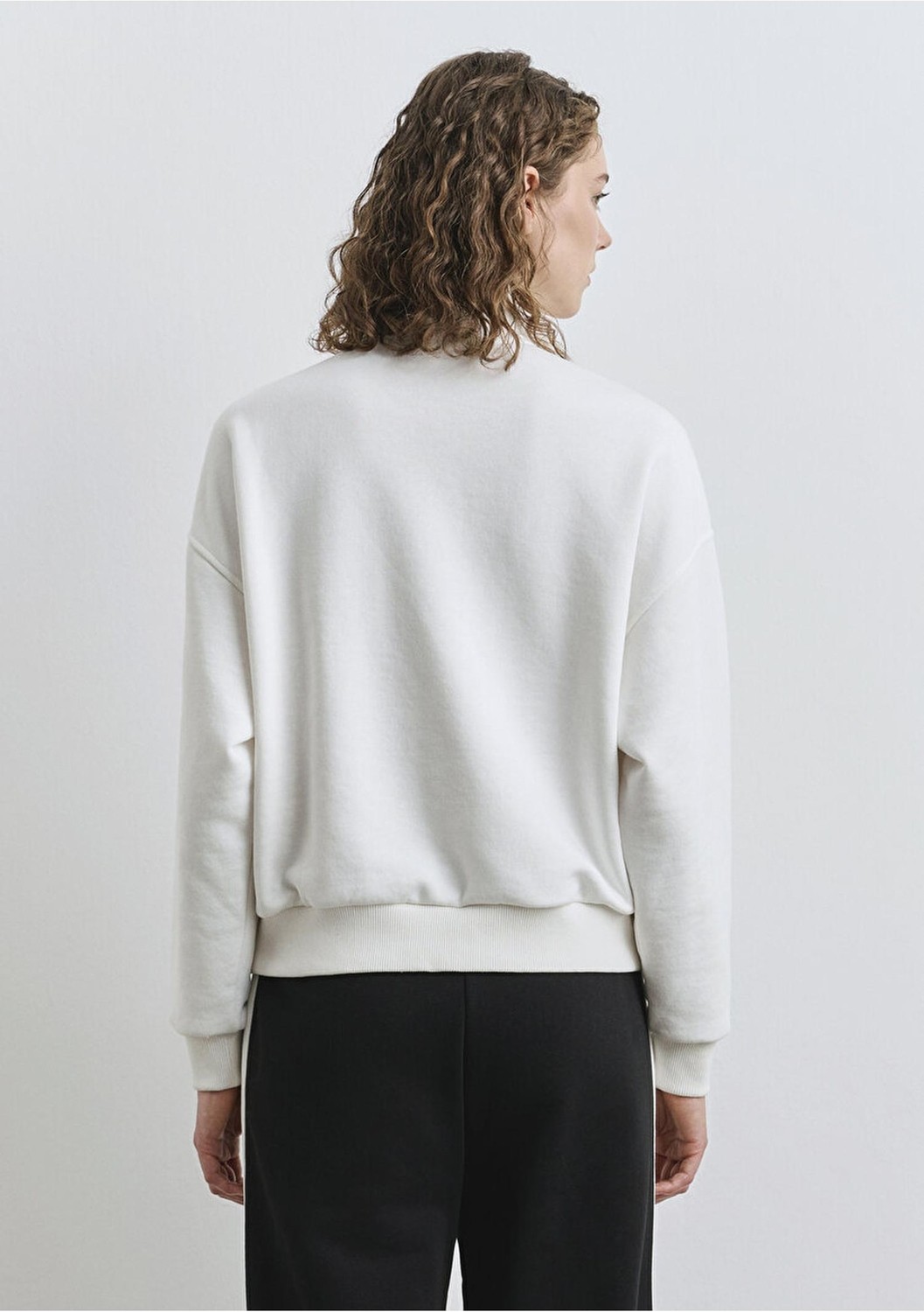 Mavi M1S10373-70057 Logo Baskılı Sweatshırt Kırık Beyaz Kadın Sweatshirt görsel 4