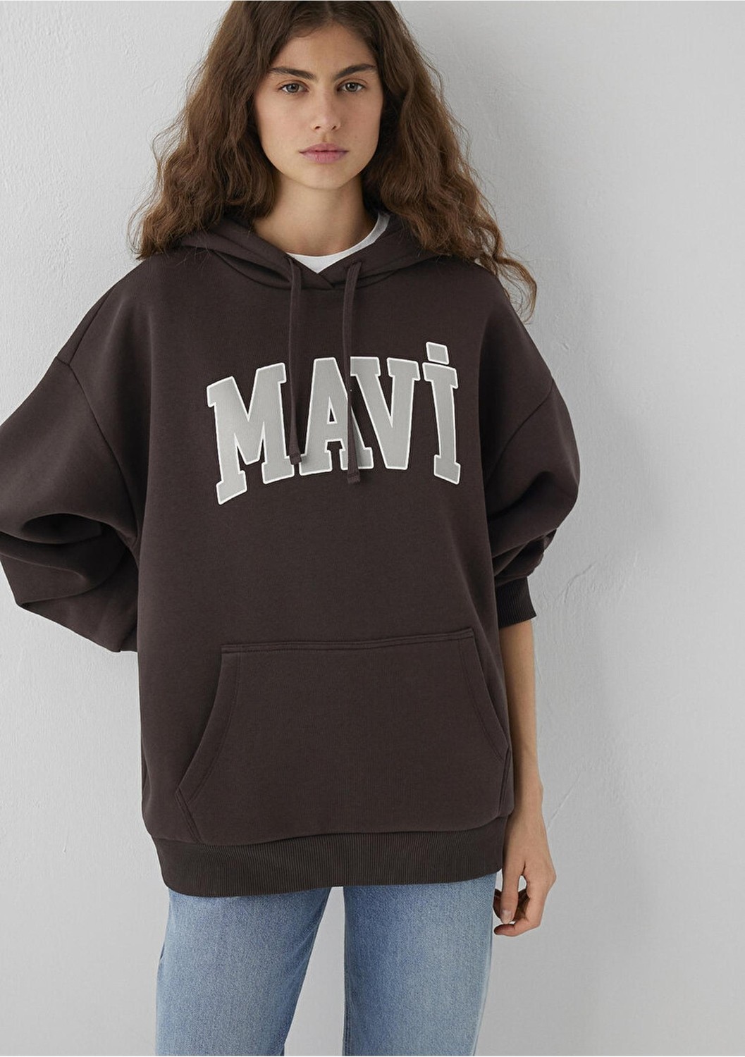Mavi M1600361-70240 Mavi Logo Kapüşonlu Kadın Sweatshırt görsel 2