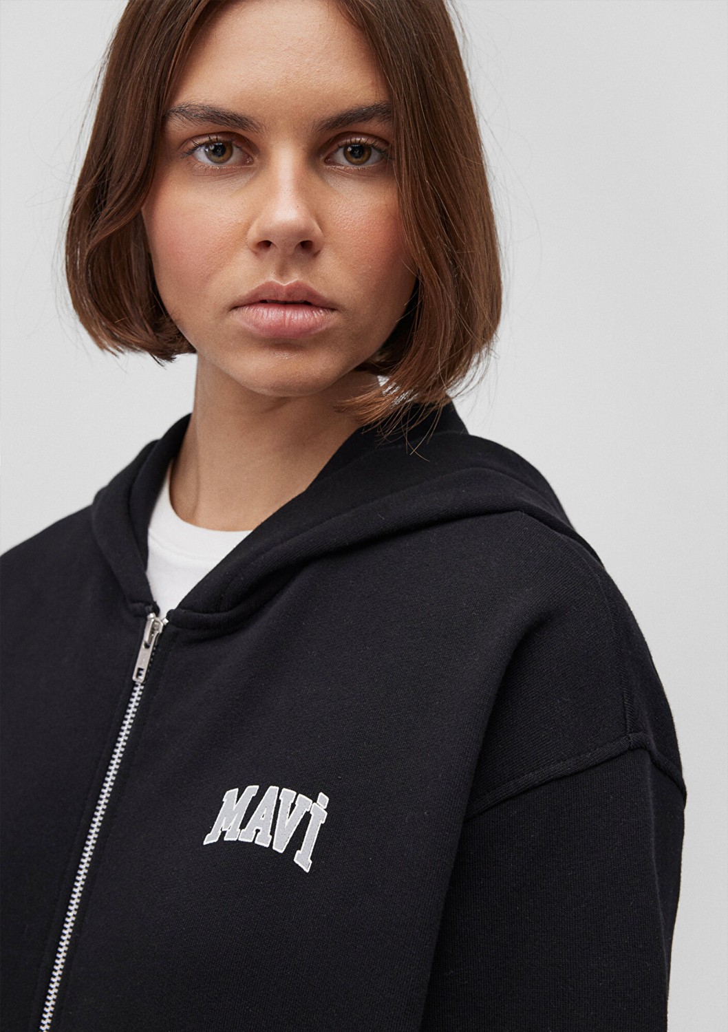 Mavi Logo Baskılı Kapüşonlu Fermuarlı Siyah Sweatshirt 1S10178-900 görsel 5