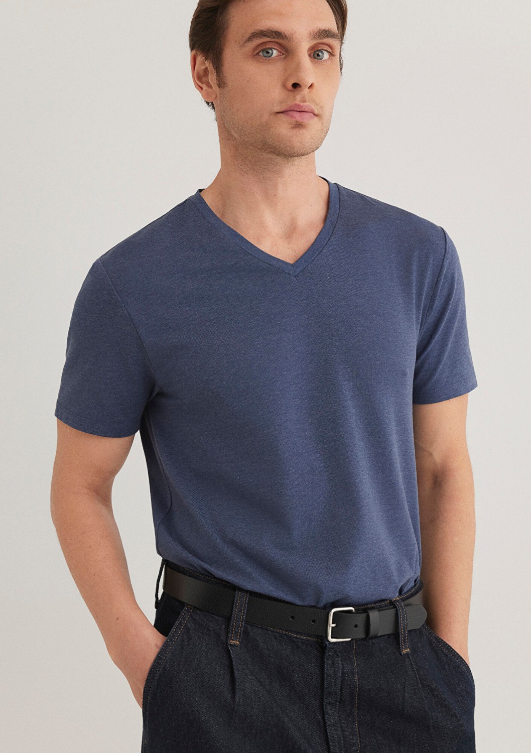 Mavi Stretch V Yaka Siyah Basic Tişört 061748-900 görsel 3
